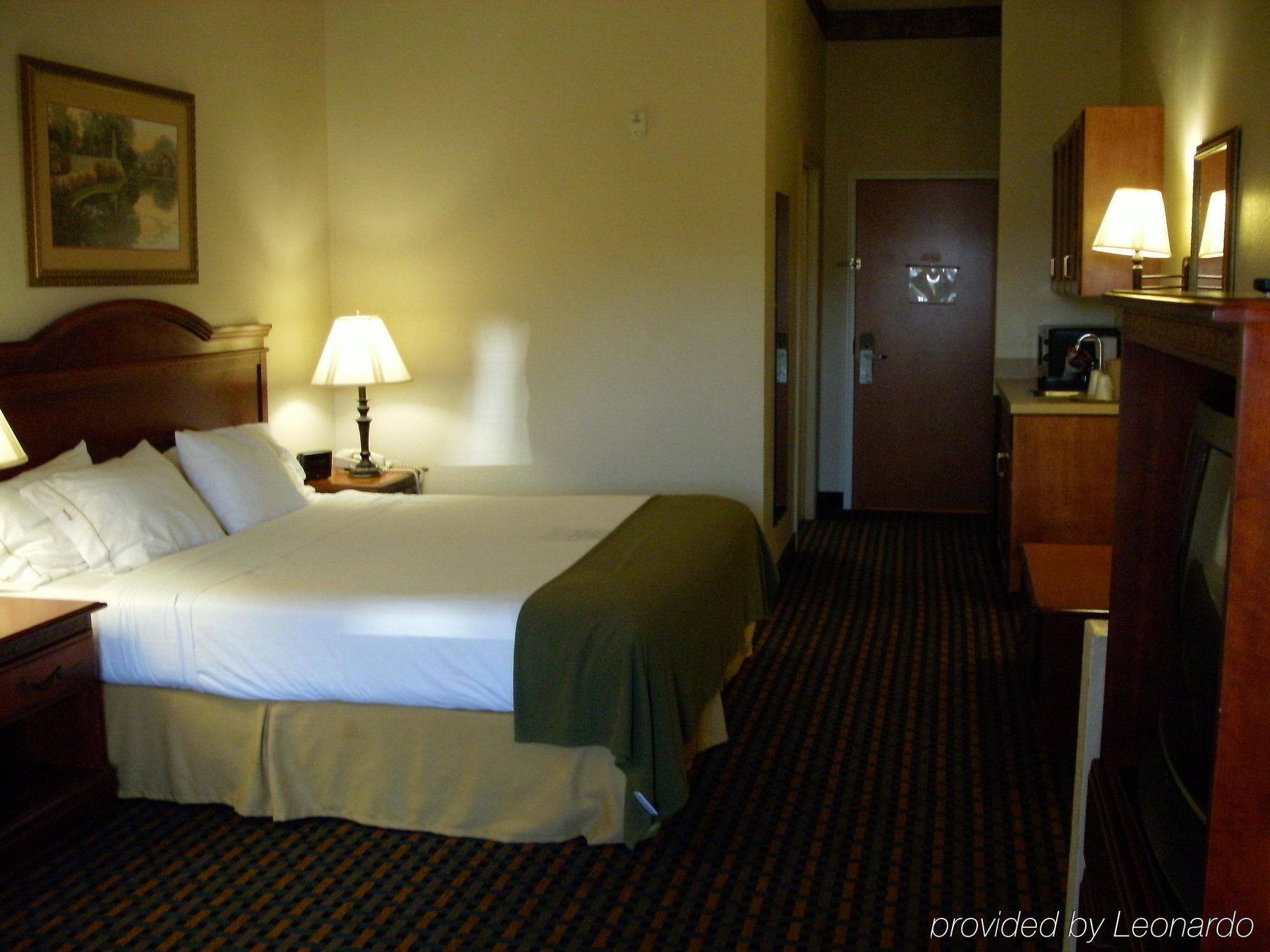 Holiday Inn Express Hotel & Suites Laurinburg By Ihg Exterior foto